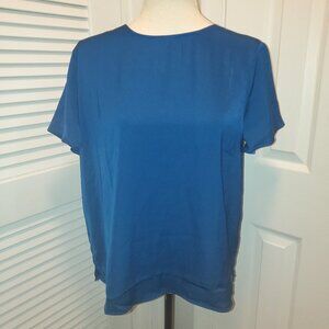 NWT BR Essential T-Shirt - Size M